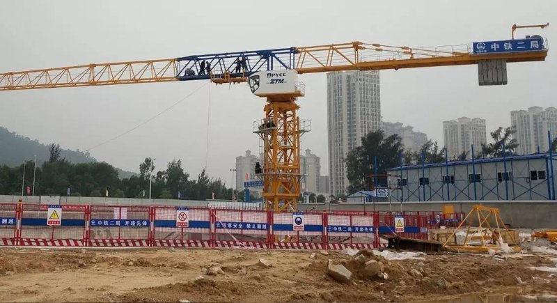 塔吊租赁市场新趋势：智能与安全并驾齐驱